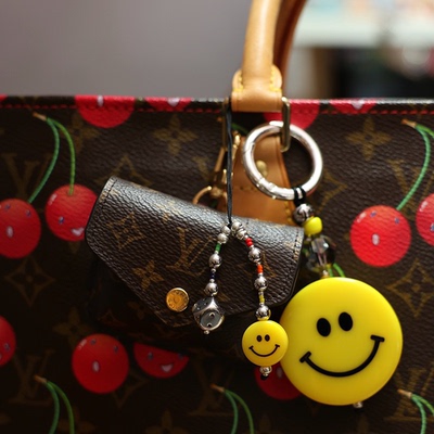 Novi可爱stringting同款大黄笑脸色子爱心包包装饰钥匙扣通用挂件