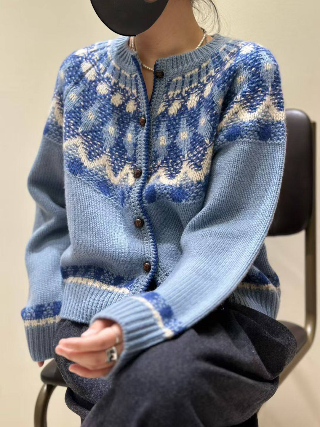 2025秋季新款女装时尚山羊绒长袖圆领拼色宽松优雅针织衫上衣