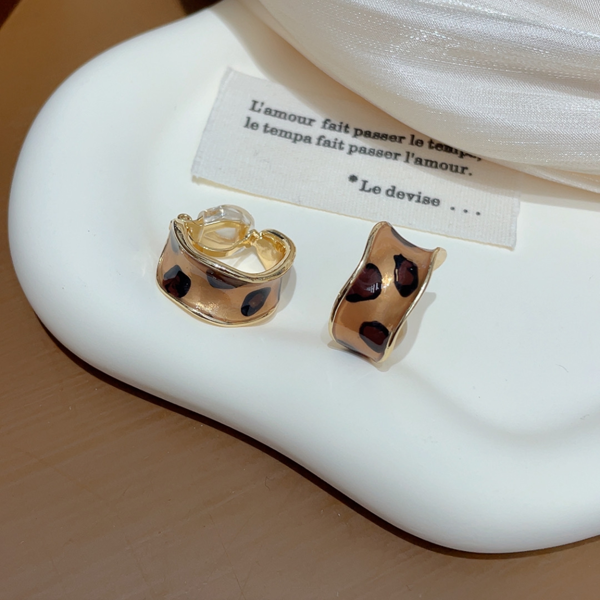 个人时髦豹纹纽带无耳洞耳圈