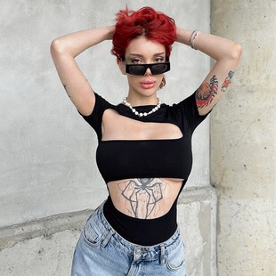 简约不规则剪裁低领露胸紧身显身材三分袖 个性 连体衣 新品 2024冬季