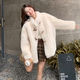 白色牛角扣羊羔毛绒外套女2024新款冬季高级感加厚皮毛一体棉衣潮，女装短外套，浙宝173