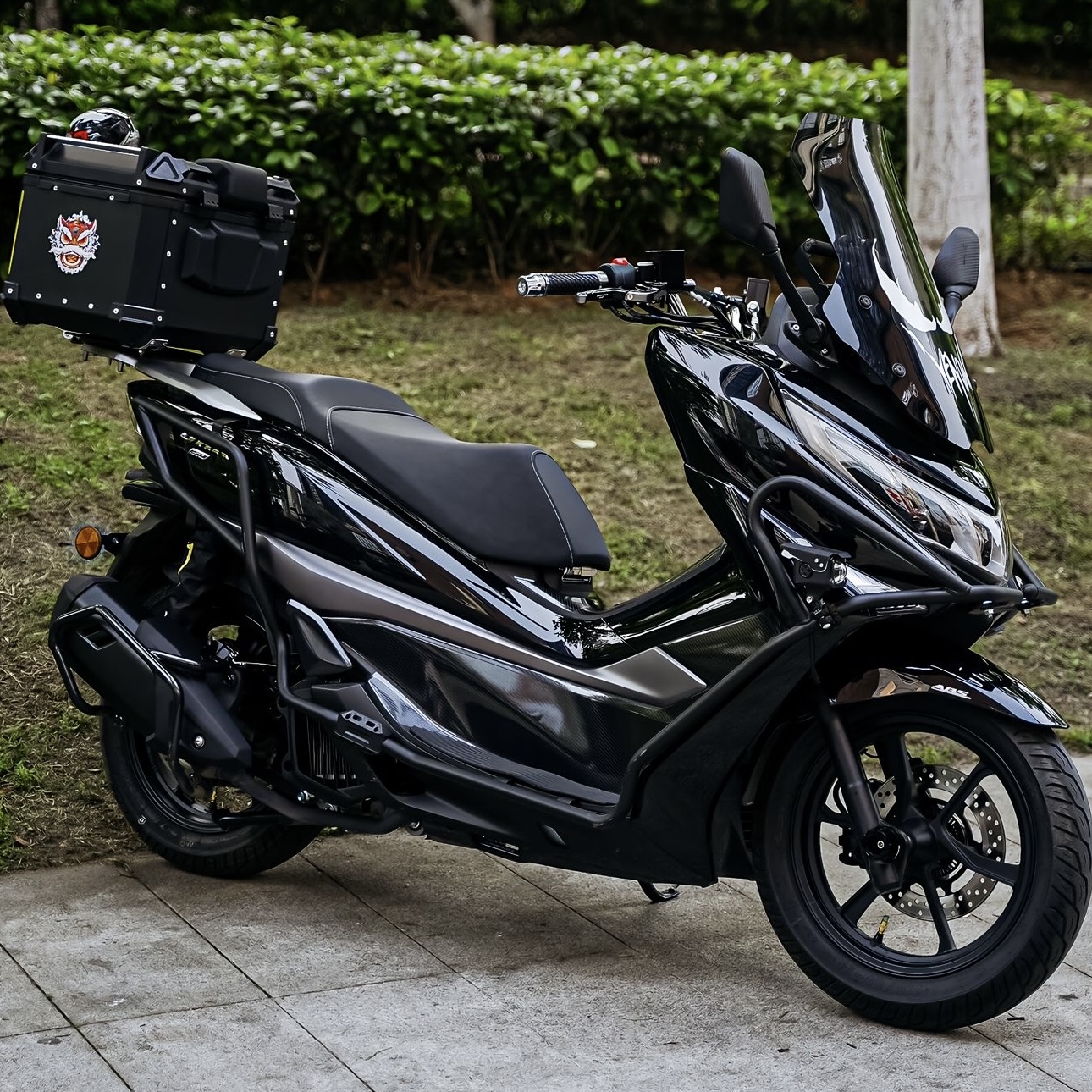 新款电喷豪爵UHR150CC水冷UFR踏板车男女燃油代步长途旅行摩托车