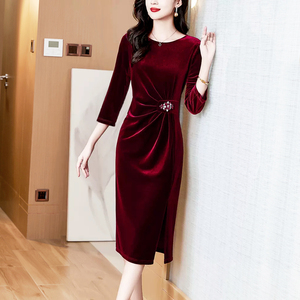 酒红丝绒连衣裙女长袖2025春秋新款高端大牌气质回门敬酒服包臀裙