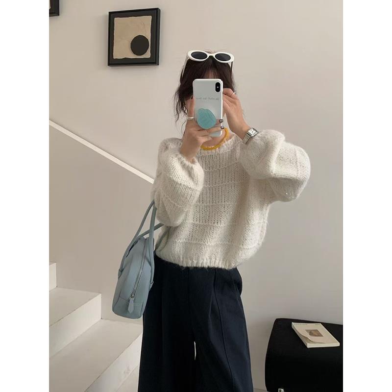 慵懒风奶系穿搭早秋新款毛衣女长袖套头蝙蝠袖短款针织衫气质上衣