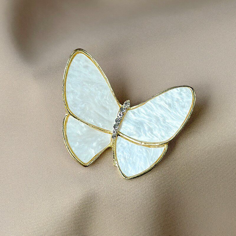 [팬 복지] 고치에서 나오는 고급 기질 나비 브로치 절묘한 슈트 액세서리