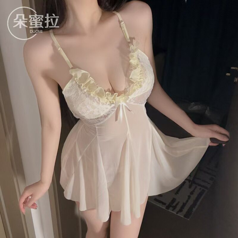 欲欲一试:纯欲公主风蕾丝花边深v透视网纱露背诱惑性感吊带睡裙