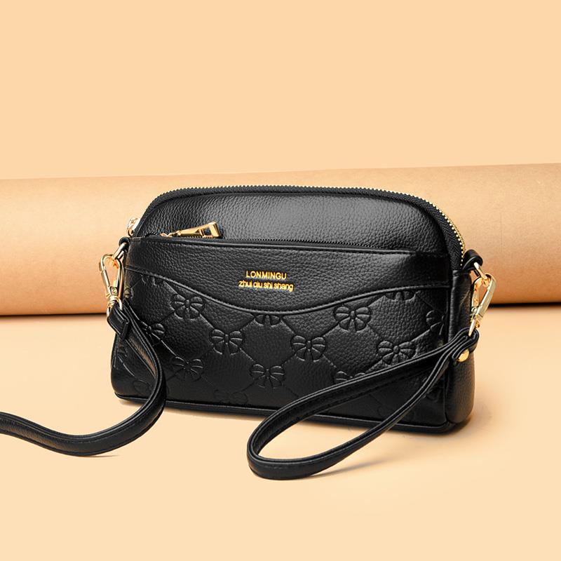 潮牌韩版手拿斜挎包信封小包百搭放包女包新款中年妈妈软皮