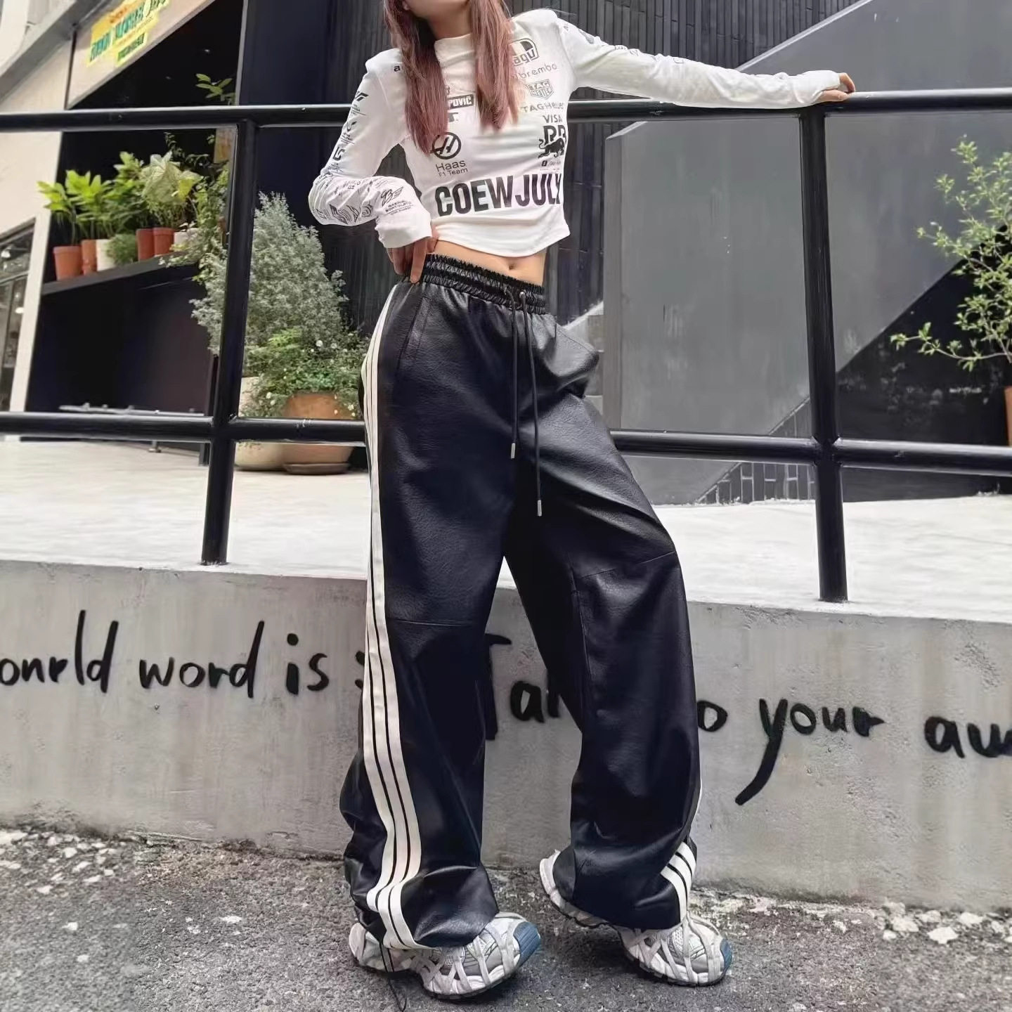 欧潮牌货PU皮裤女2026春新款个性侧边杠条松紧腰宽松抽绳休闲长裤,女装/女士精品,休闲裤,淘宝优惠券,粉丝福利购,淘宝优惠卷