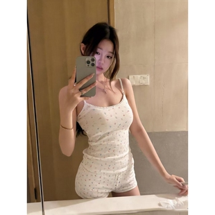 沐染 少女纯欲碎花性感吊带睡衣女夏季新款背心短裤家居服两件套