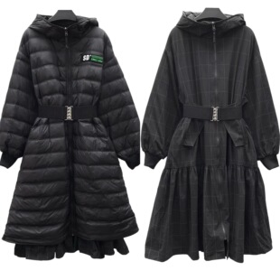 圣迪剪标女简约亮面格子拼接收腰正反两穿式连帽羽绒服