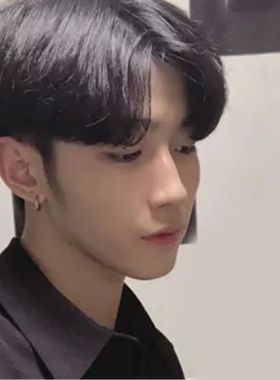 Men's Synthetic Fluffy Short Wig with Middle Parted Bangs He