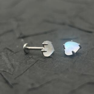 136钛合金爱心月光蛋白石磨砂雾感内螺纹唇钉耳钉 清仓款