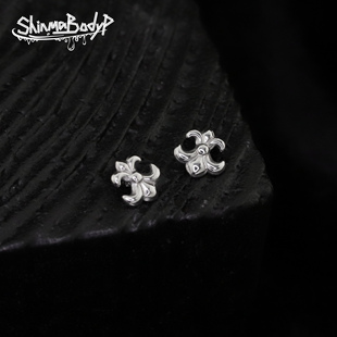 Shinma 钛钢雕刻克罗鸢尾花唇钉耳钉耳骨钉亚比宗教风甜酷朋克