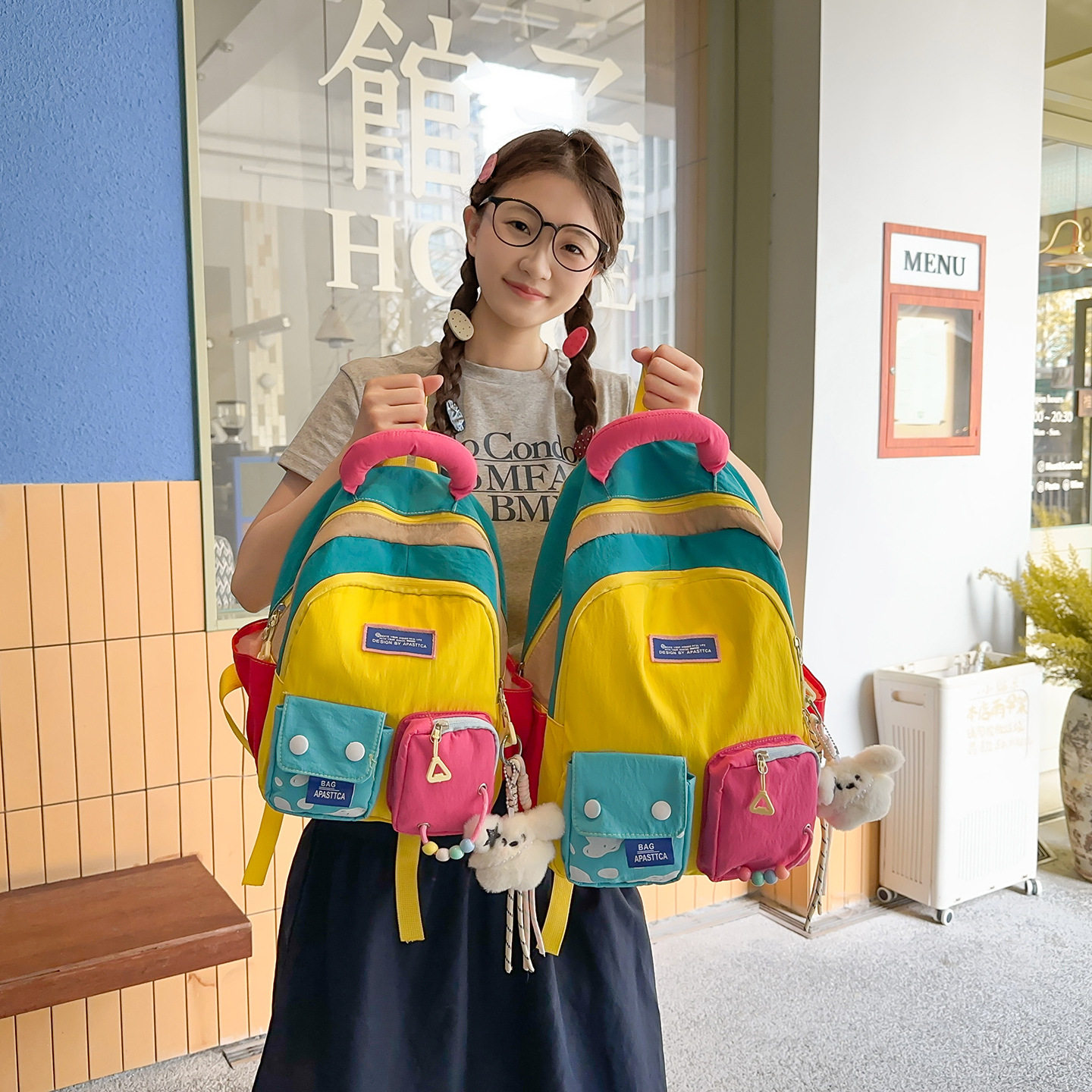 韩版热销款学生书包儿童双肩背包