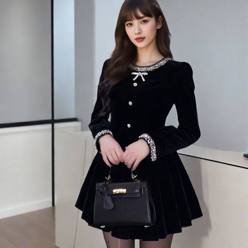 法式黑色打底高档连衣裙女2026秋冬季新款气质显瘦小黑裙礼服裙子