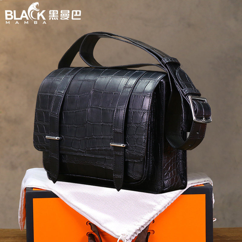 黑曼巴哑光鳄鱼皮小号男士单肩斜挎包翻盖头时尚休闲男人包包黑色