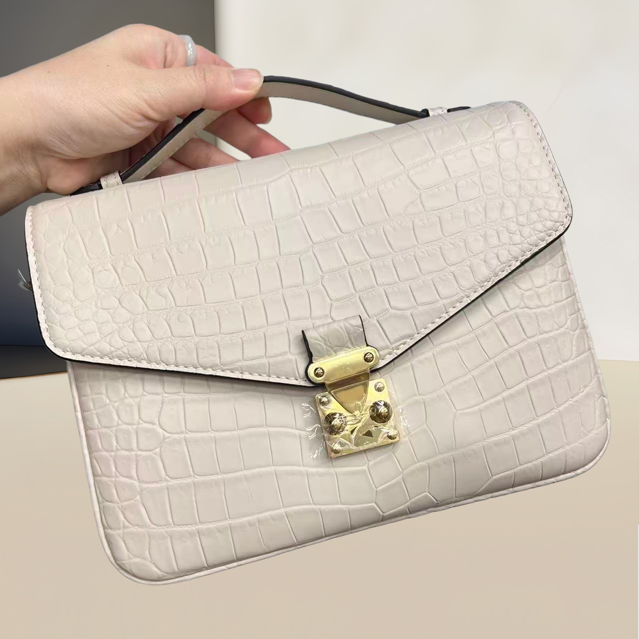 奶昔白雾面鳄鱼皮肚皮女士单肩包大容量翻盖锁扣女包高档真皮斜挎