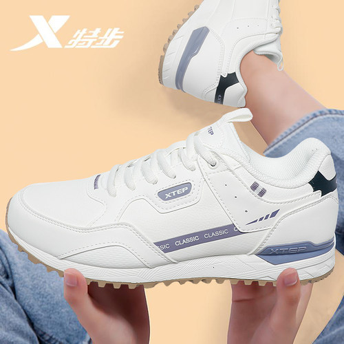 特步女鞋跑步鞋皮面防水运动鞋