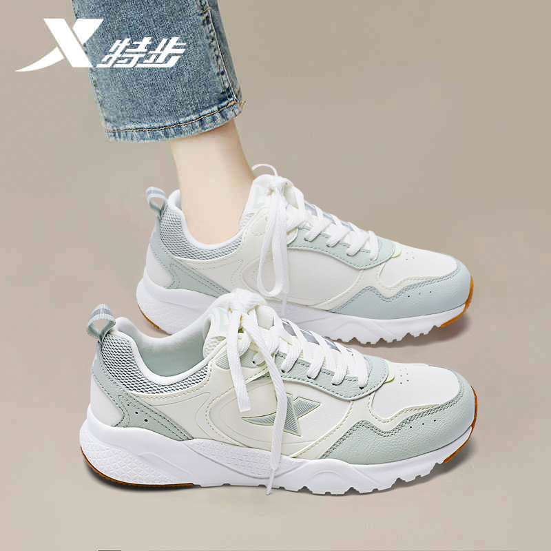 特步女鞋老爹鞋皮面防水运动鞋