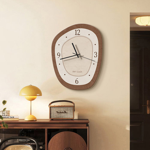 钟表挂钟客厅2025新款简约现代家用创意艺术饭厅静音墙上时钟挂墙