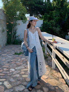 法式复古设计感镂空提花吊带连衣裙女夏季小众别致叠穿开叉长裙