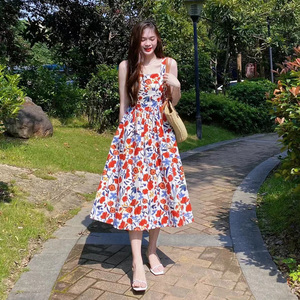 裙子女夏天油画印花收腰显瘦复古茶歇法式碎花吊带连衣裙气质夏季