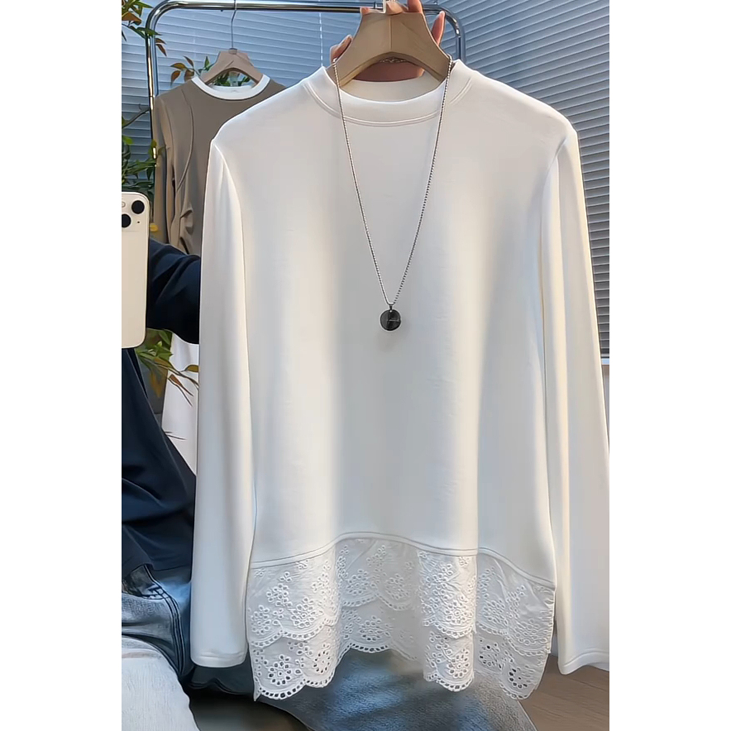 白色蕾丝拼接长袖上衣女圆领