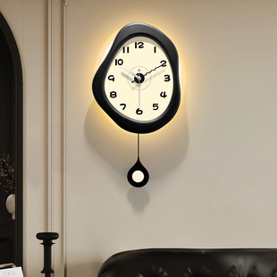 2026年新款中古风挂钟客厅家用时钟挂墙现代简约奶油风高级感钟表