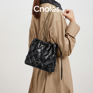 Cnoles蔻一水桶包女2025新款精致菱格链条包单肩斜挎腋下包包秋冬