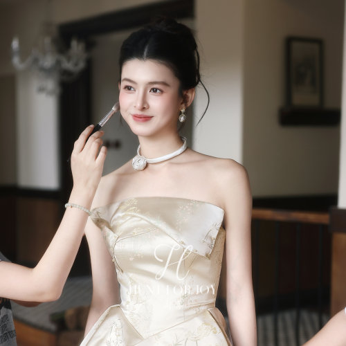 绝美新中式订婚礼服轻奢宴会礼服