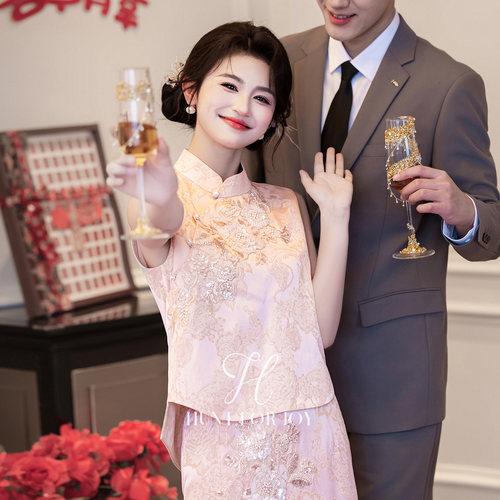 新中式新娘敬酒服粉色订婚礼服