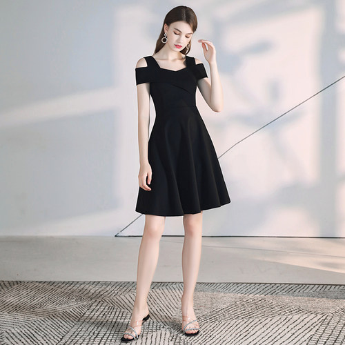 新款气质显瘦小黑裙年会小礼服女