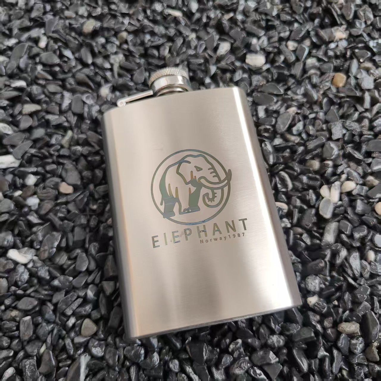 挪威象Elephant户外露营不锈钢加厚304露营便携酒壶随身酒瓶半斤