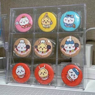 吧唧展示架吃谷人徽章周边展示透明四宫格收纳盒75mm动漫小卡收纳