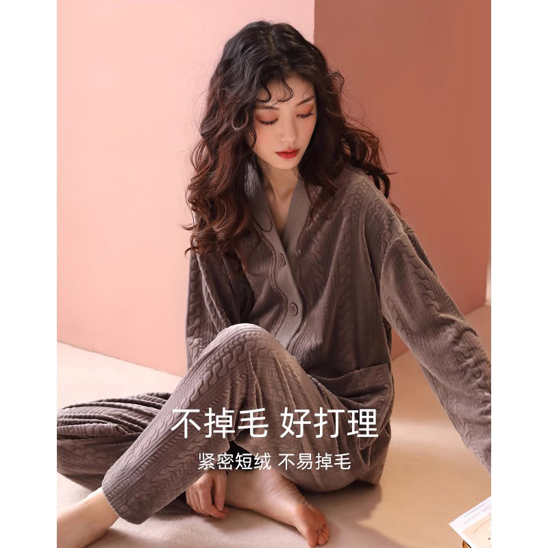 秋冬季珊瑚绒简约风开衫保暖套装