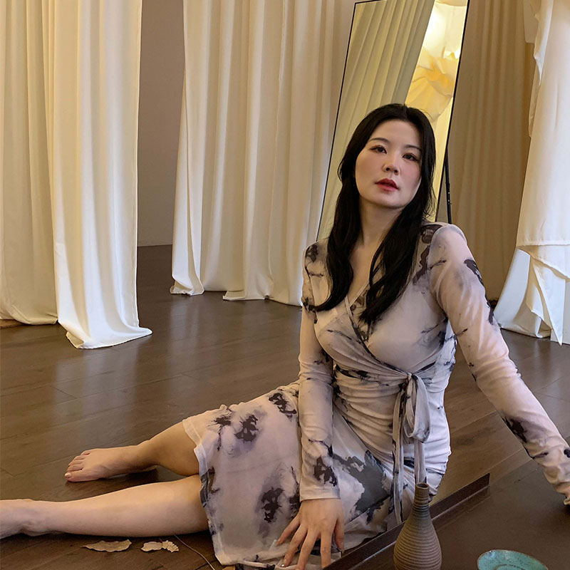 ML茉乐大码微胖2023秋季新款连衣裙绑带水墨印花v领修身鱼尾长裙