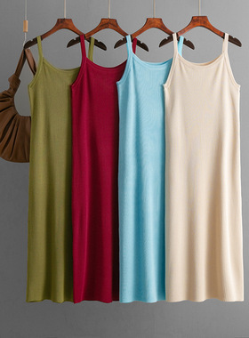 Loose solidcolor strappy knitted dress宽松纯色吊带针织连衣裙
