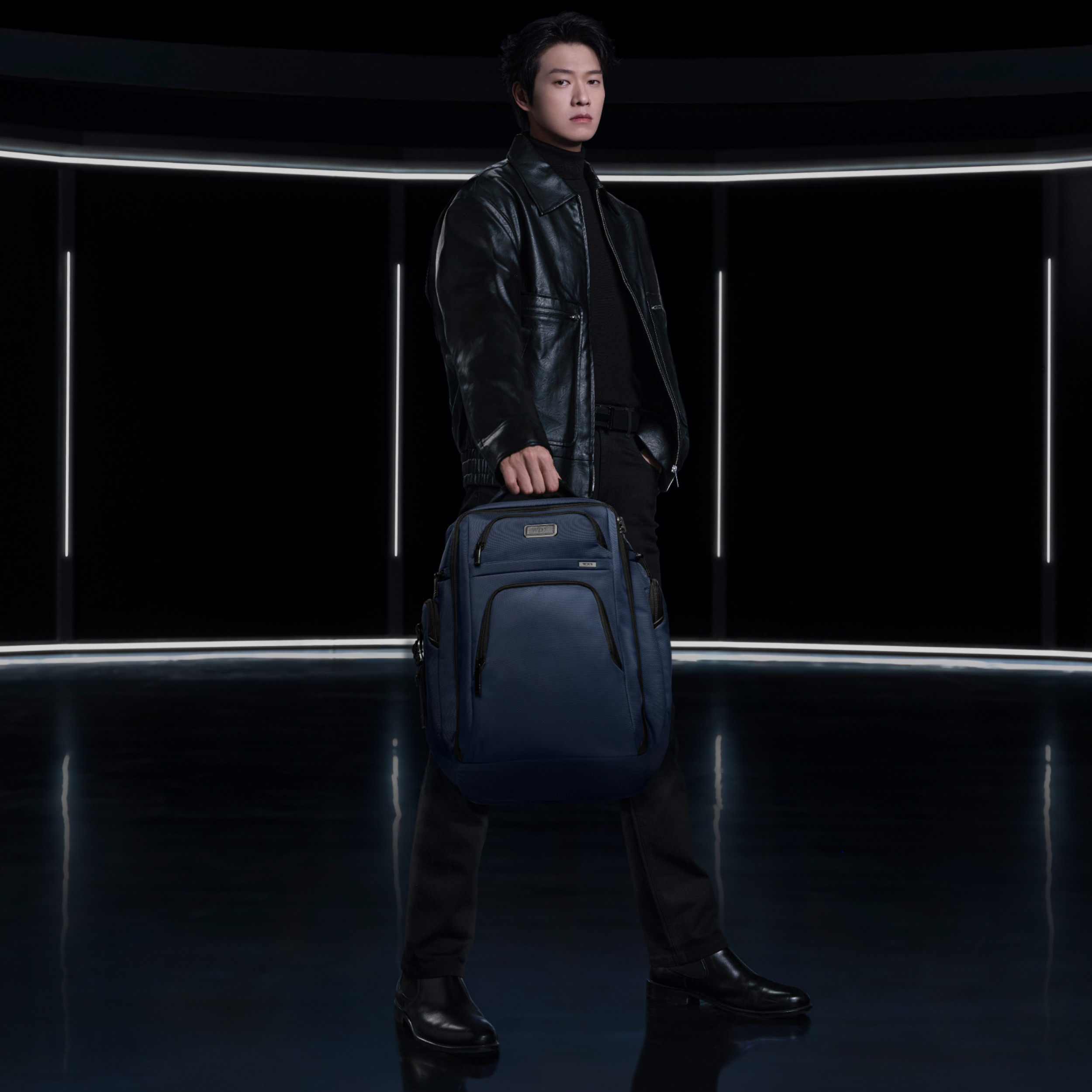 【魏大勋同款】TUMI/途明Alpha4 男士双肩包经典商务双肩包