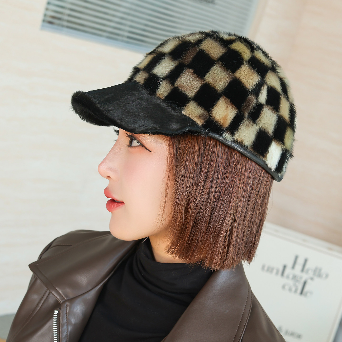 格纹鸭舌帽女秋冬季韩版百搭显脸棒球帽日系格子海豹皮毛一体帽子