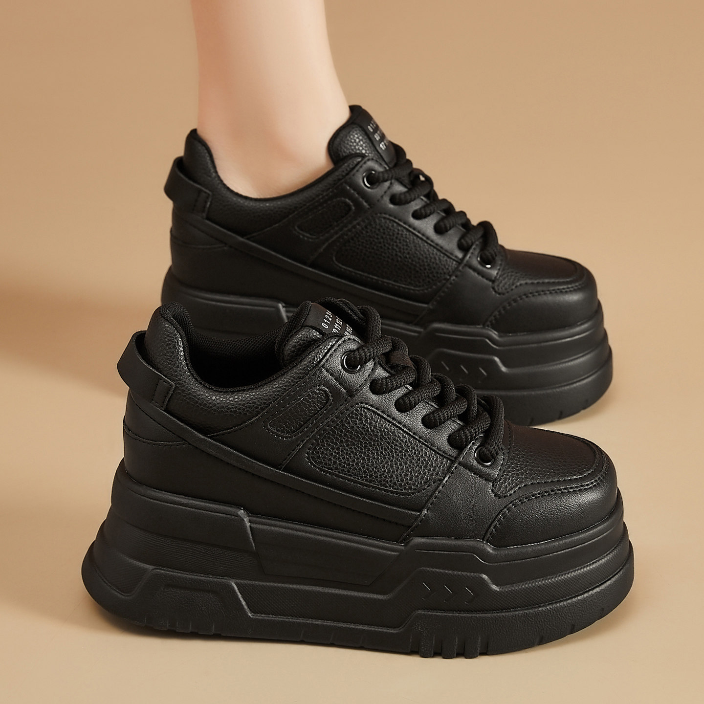 黑色小个子内增高女鞋8CM厚底小黑鞋女2026爆款不累脚松糕小皮鞋