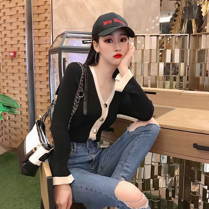 Women's V-neck flared long sleeve sweater tight top with knitted bottom