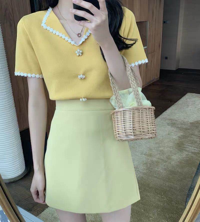 Summer new hand set pearl skin color slim lace collar Knitted Top