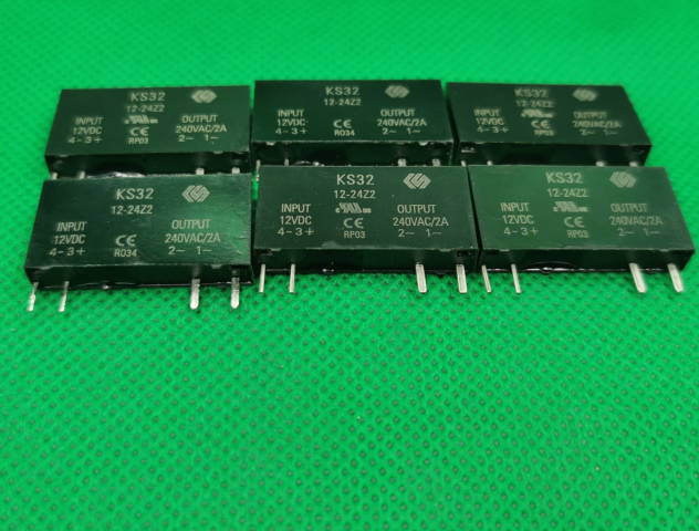 KS32 12-24Z2 12VDC 宏发固态继电器 240VAC/2A