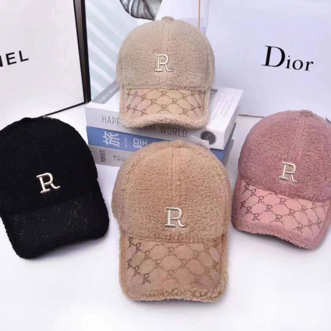 R字母羊羔绒点钻棒球帽子女秋冬季刺绣鸭舌帽显脸小毛绒保暖韩版