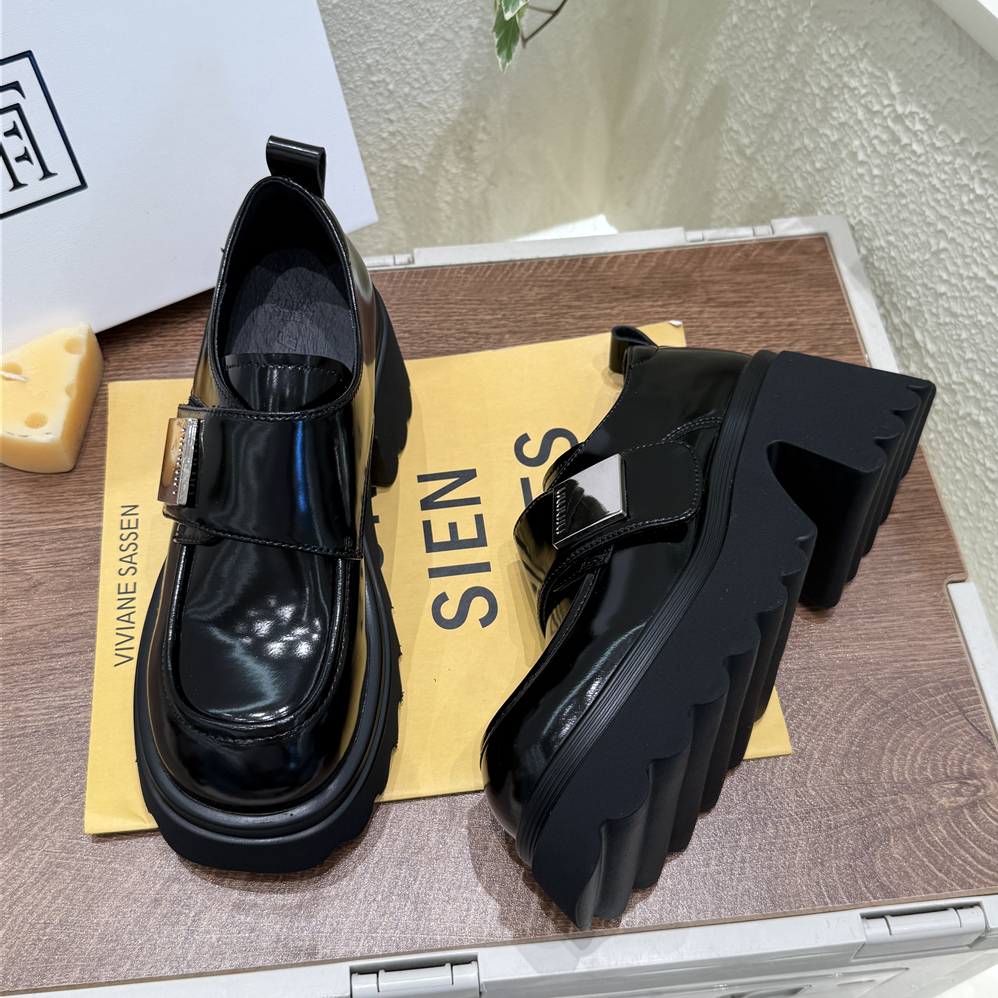 雨薇露露2025新秋厚底百搭时尚