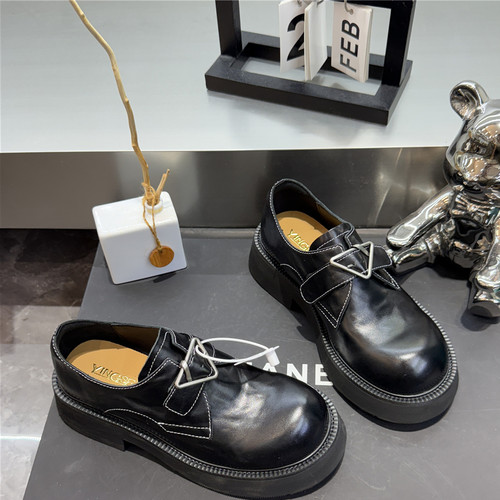 厚底英伦三角黑色金属粗跟乐福鞋