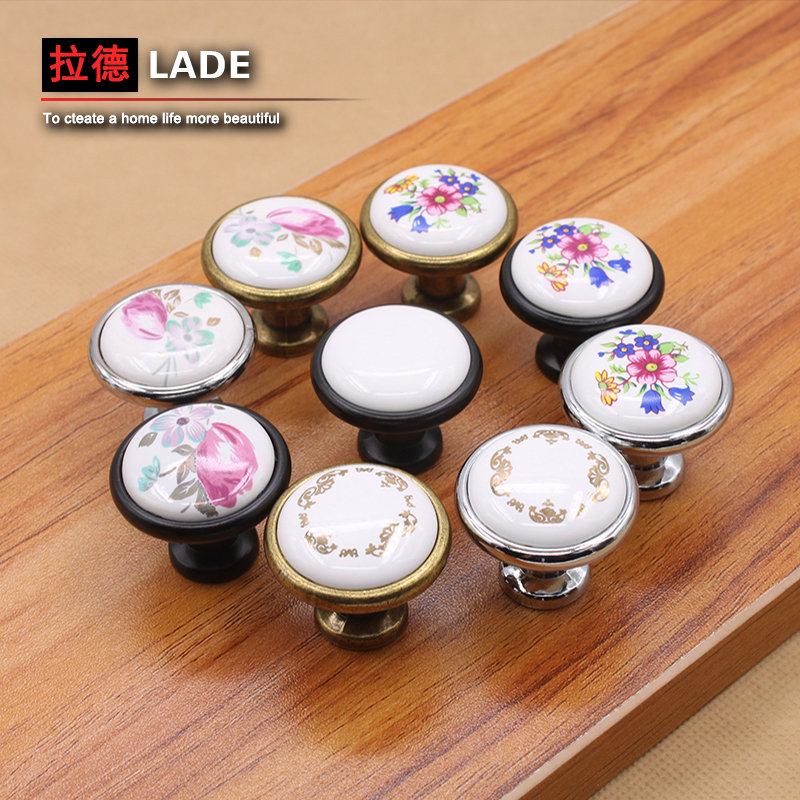 现代简约风卧室黑色柜门拉手定制