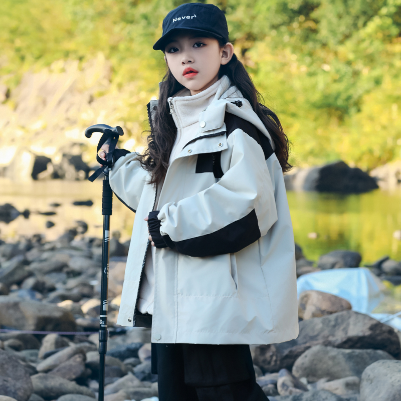 女童韩版冲锋衣外套春秋款2025新款洋气大童女孩户外登山服三合一