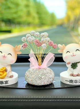 2025网红汽车一路平安鹿车载可爱创意车内饰品中控台男女装饰摆件