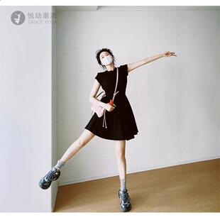 鱼骨掐腰小黑裙女2026小个子短款长袖短裙辣妹感连衣裙秋冬